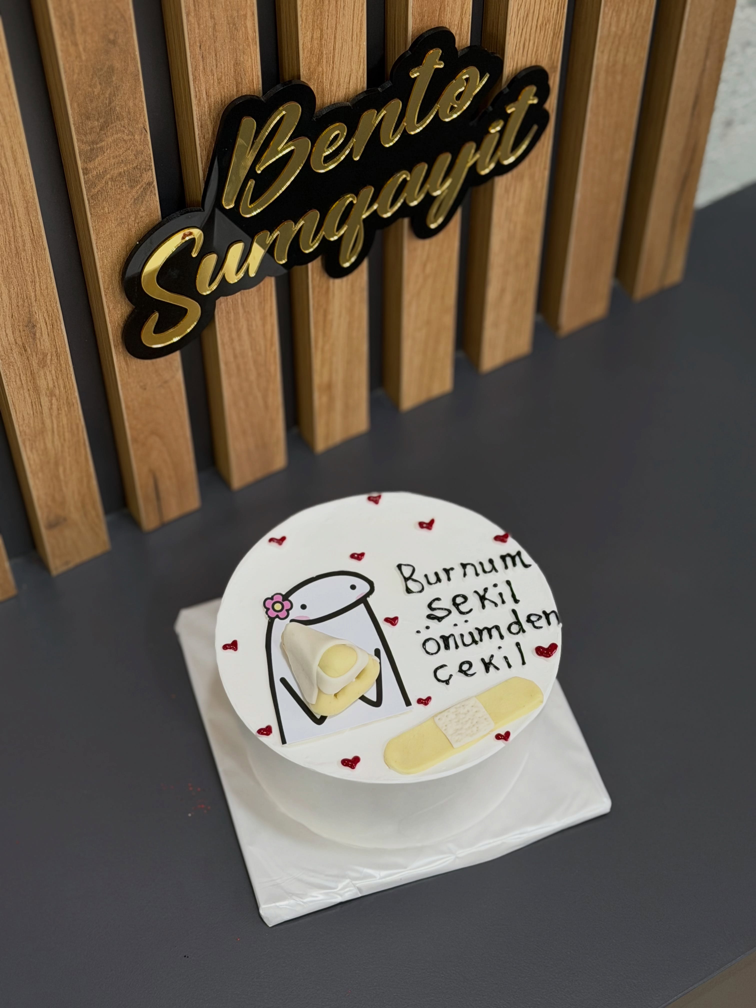 Gül və Bento Tort Hədiyyə Boxu