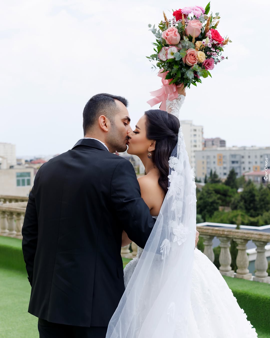 Nişan və xüsusi günlər üçün geyimlər