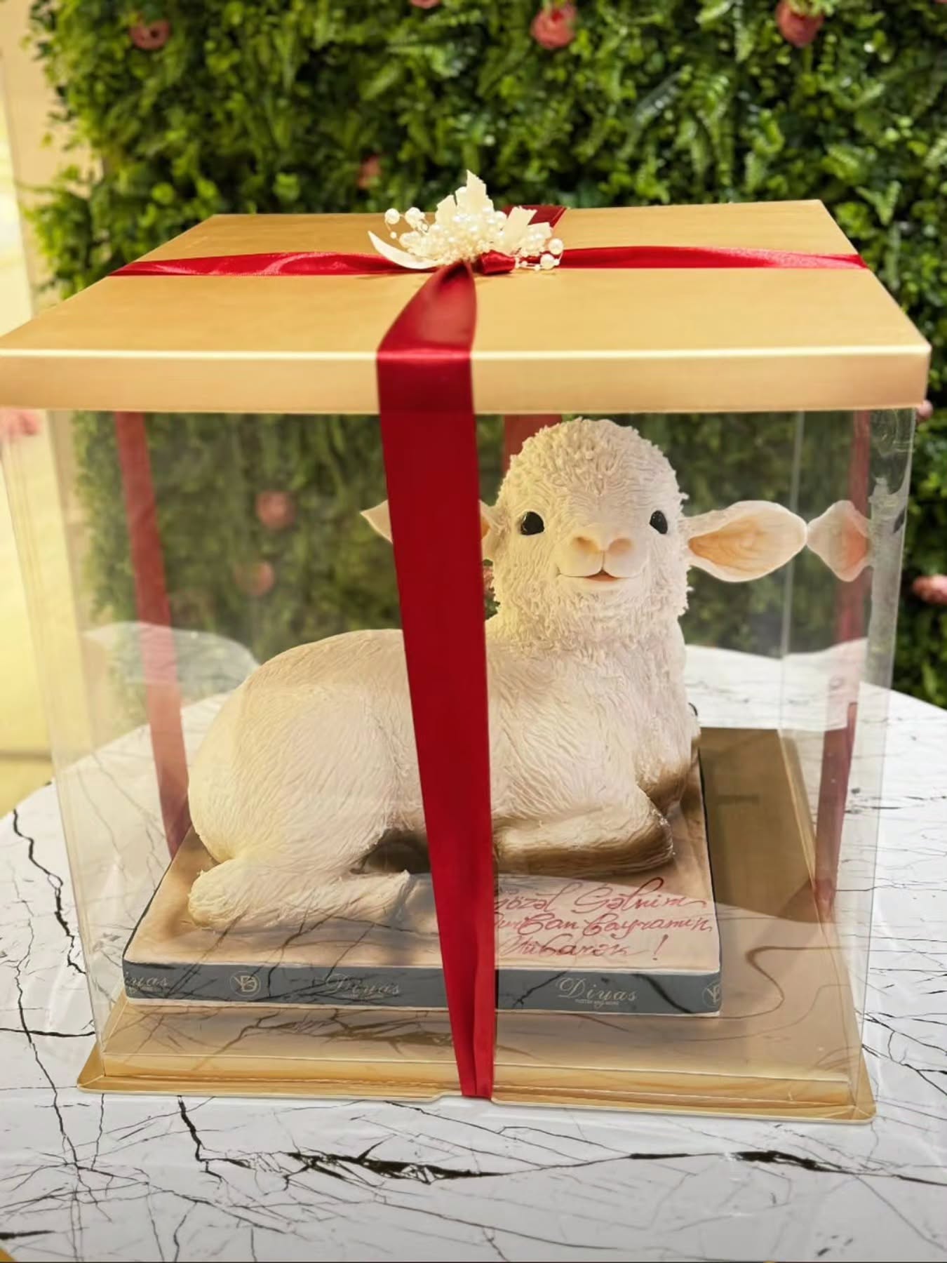 Xüsusi Dizaynlı Toy Tortları