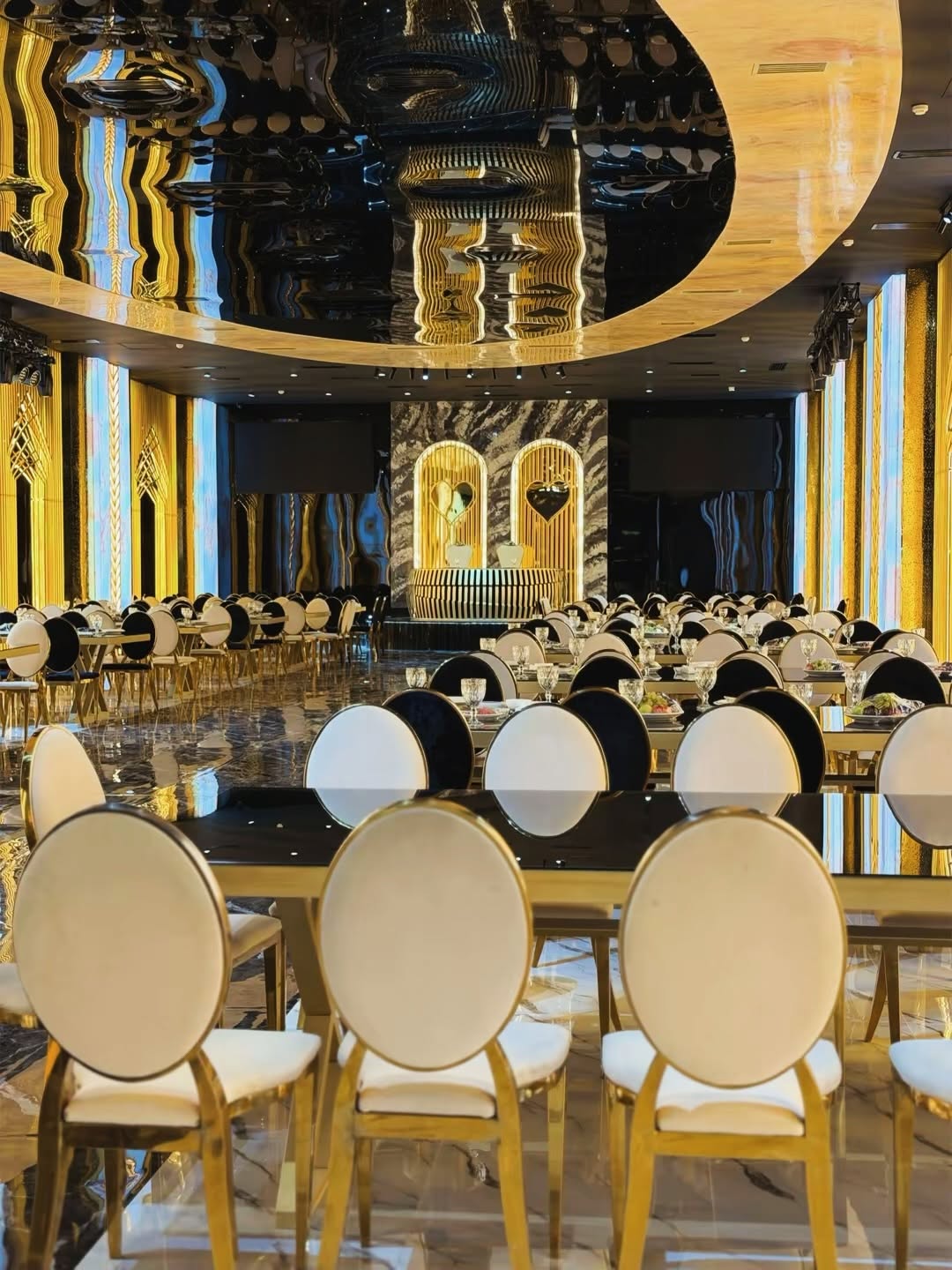 400 Nəfərlik Karvan Gold Hall Toy və Mərasim Zalı