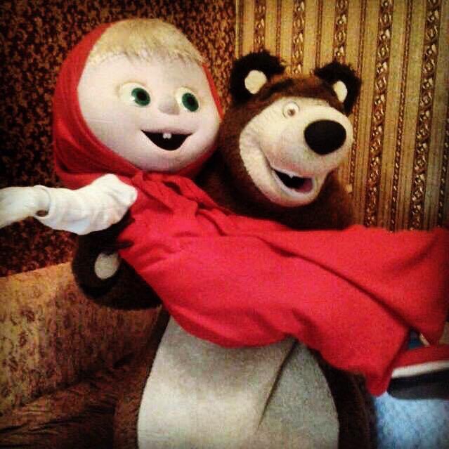 Ad Günü Üçün Maskot Kuklalar Və Şou Proqramı