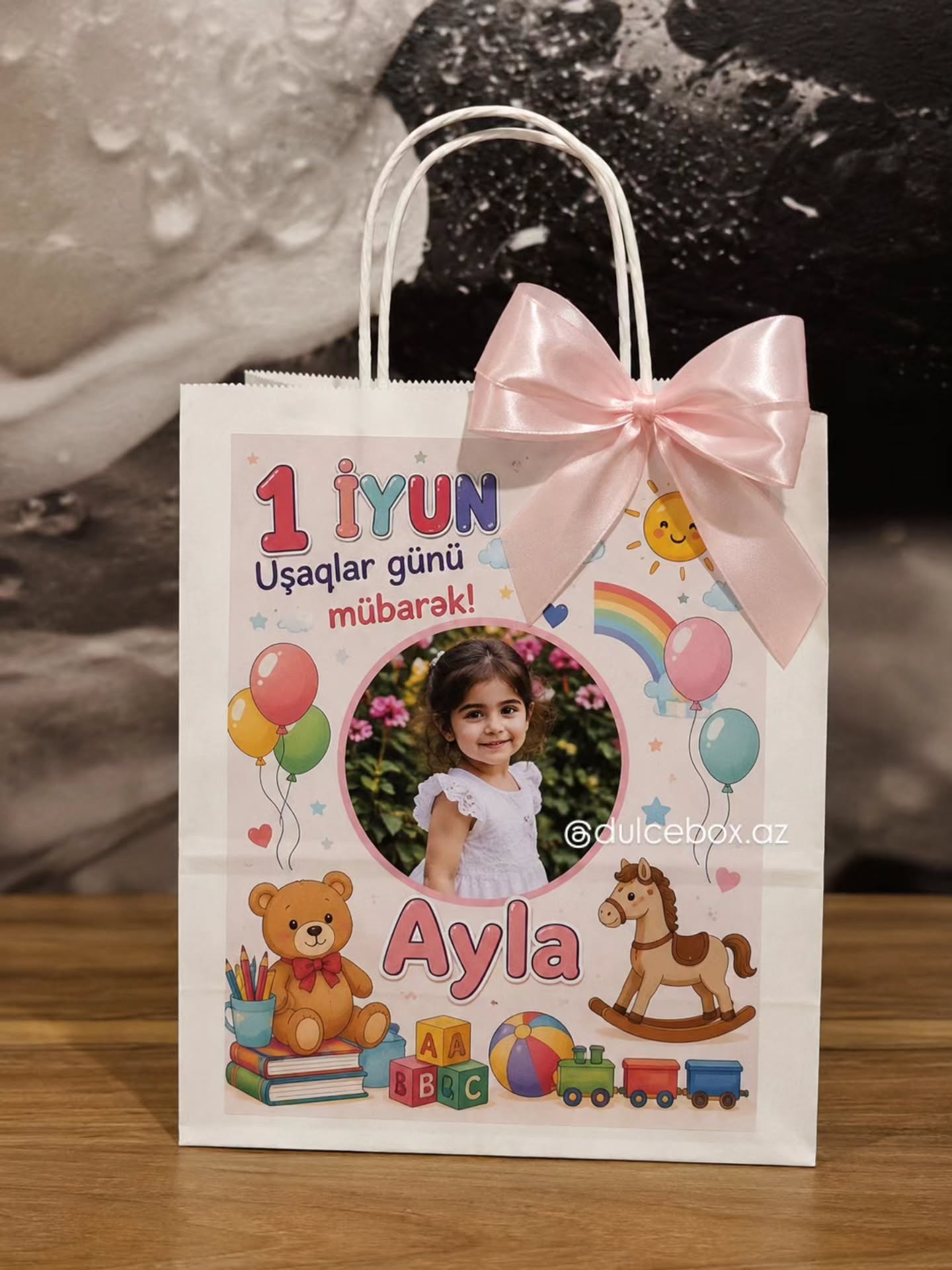 Ada özəl hədiyyəlik paketlər və bəzək qutuları