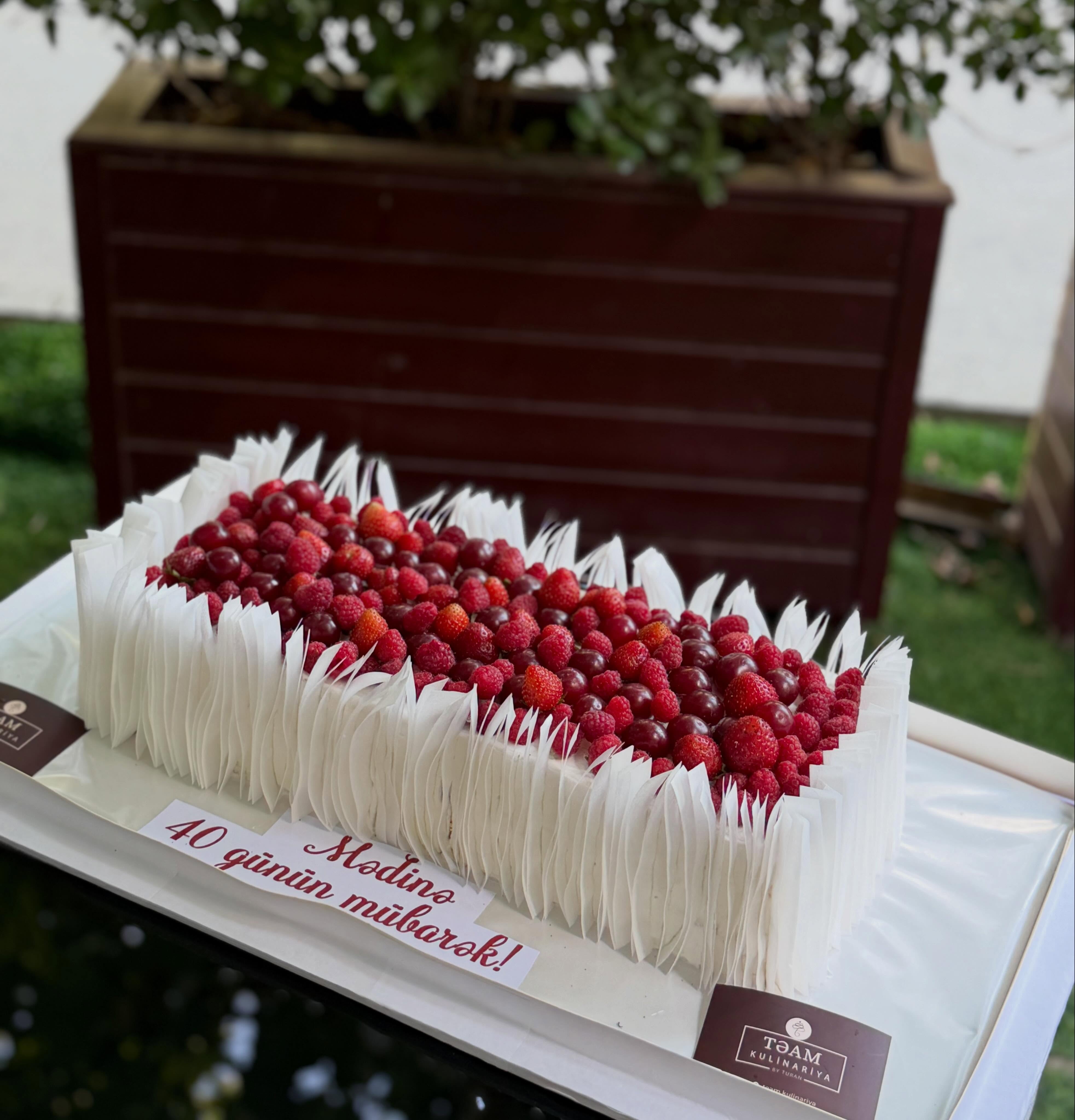 Ad Günü və Özəl Günlər üçün Dizaynlı Tortlar