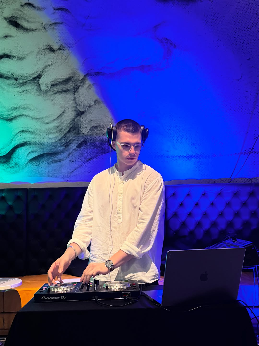 Ad Günü və Yubiley Şənlikləri üçün DJ Xidməti