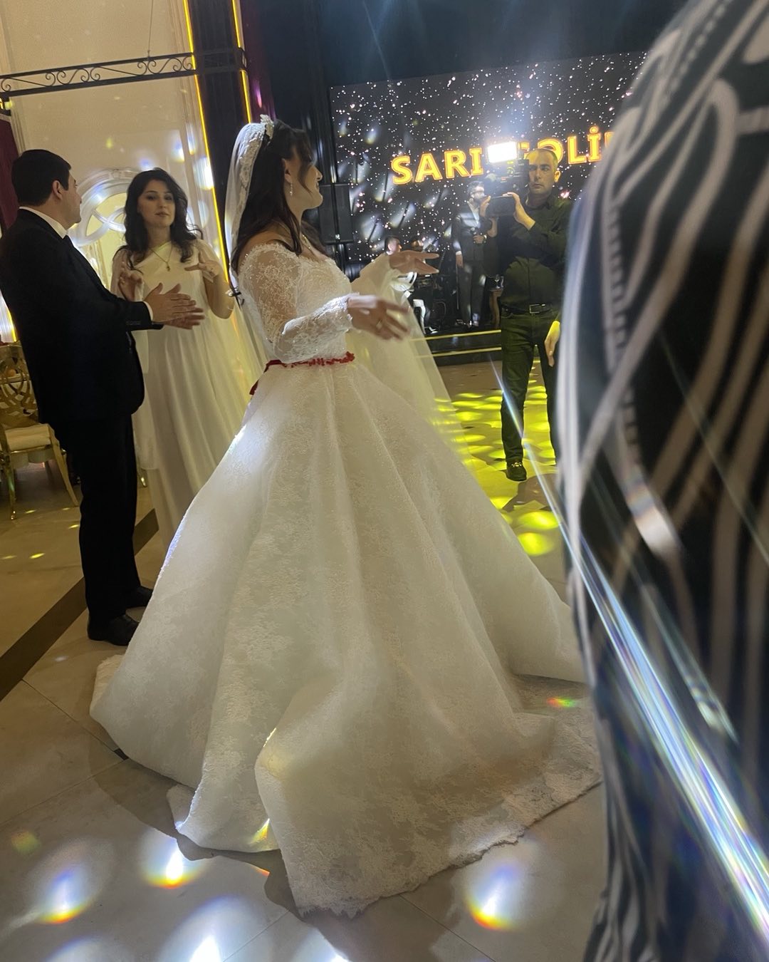 Gəlin Duvaqları və Taclar