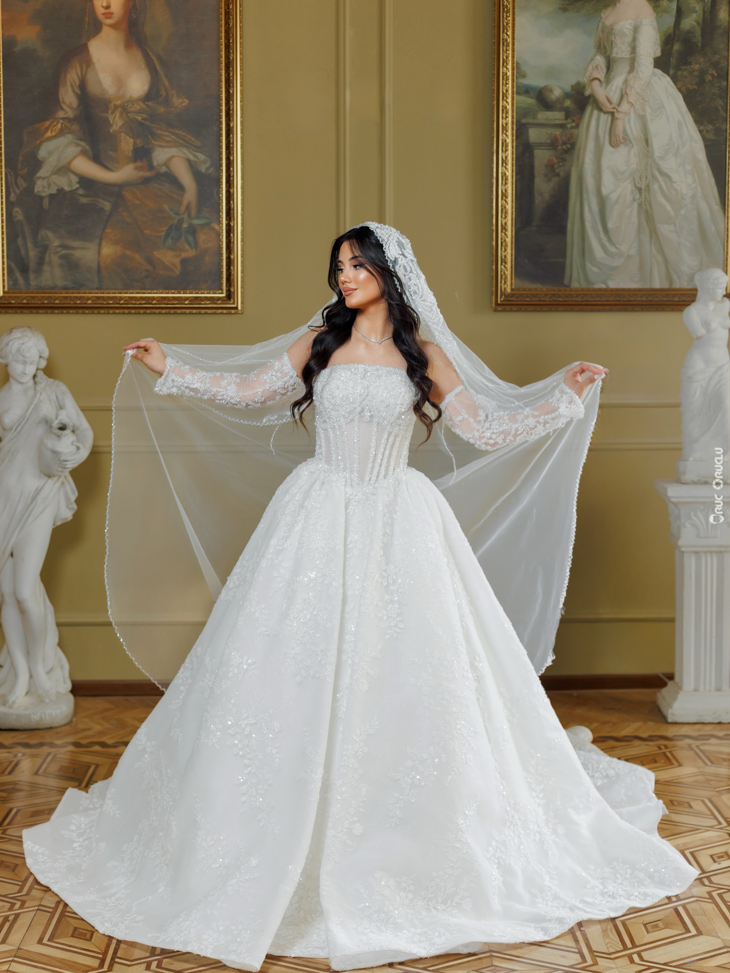 Klassik Balo və A-line Model Gəlinliklər