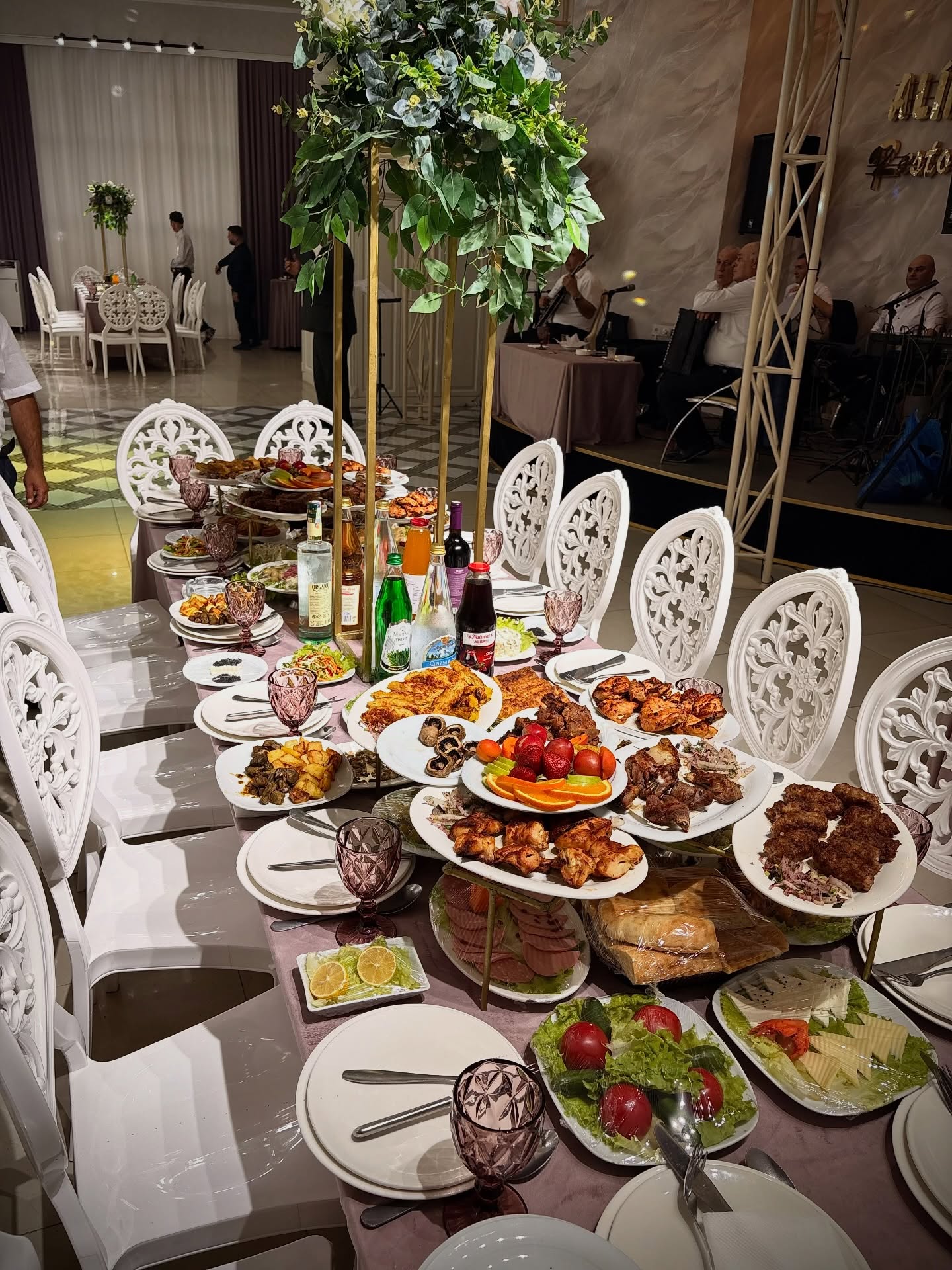 Alinea Hall