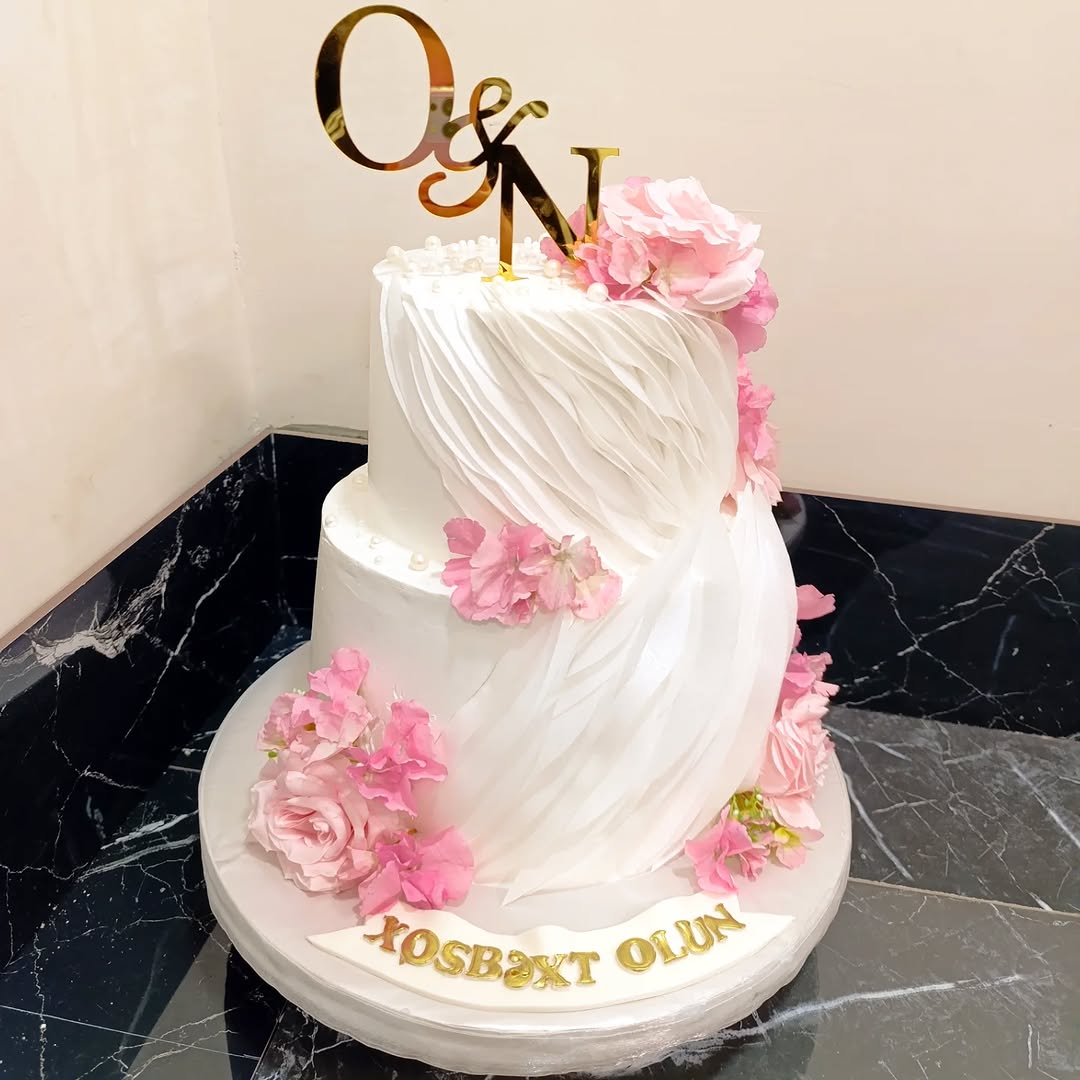 Ad Günü və Qadın Tortları