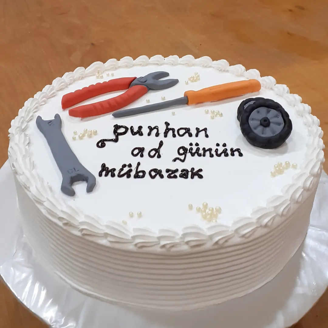 Xüsusi Dizayn və Fərdi Sifarişli Tortlar