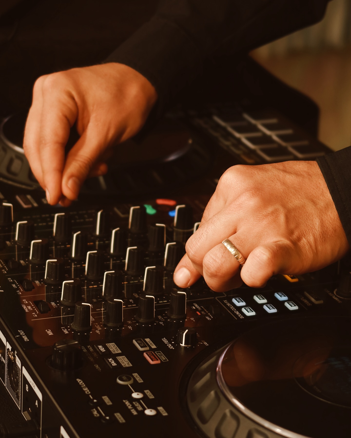 Korporativ Tədbirlər və Açılışlar üçün DJ Xidməti