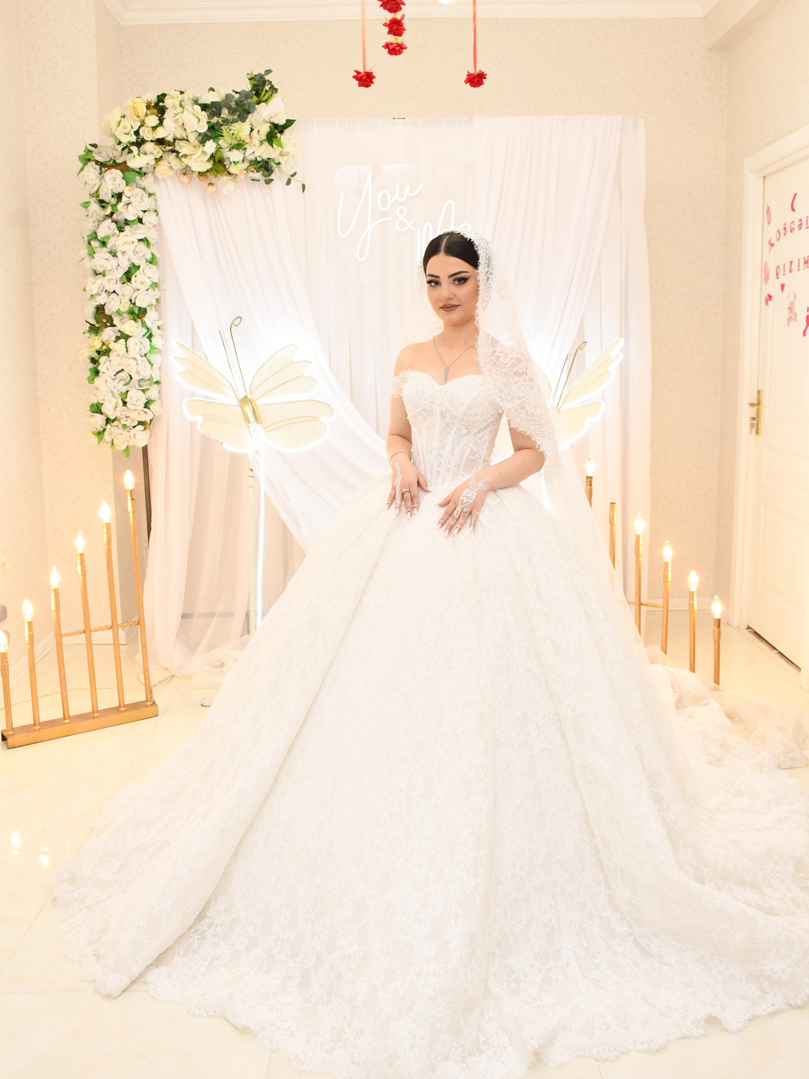 Qabarıq (Ball-Gown) Gəlinliklər