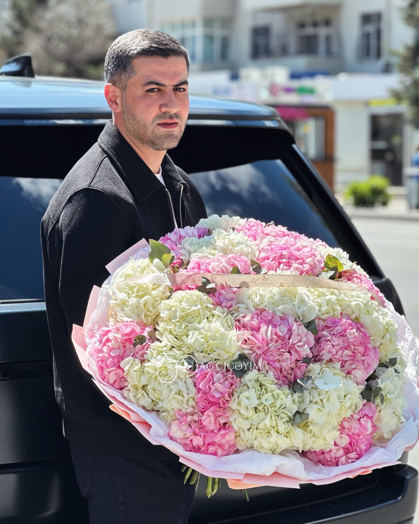 Eksklüziv Gül Səbətləri və Kompozisiyalar