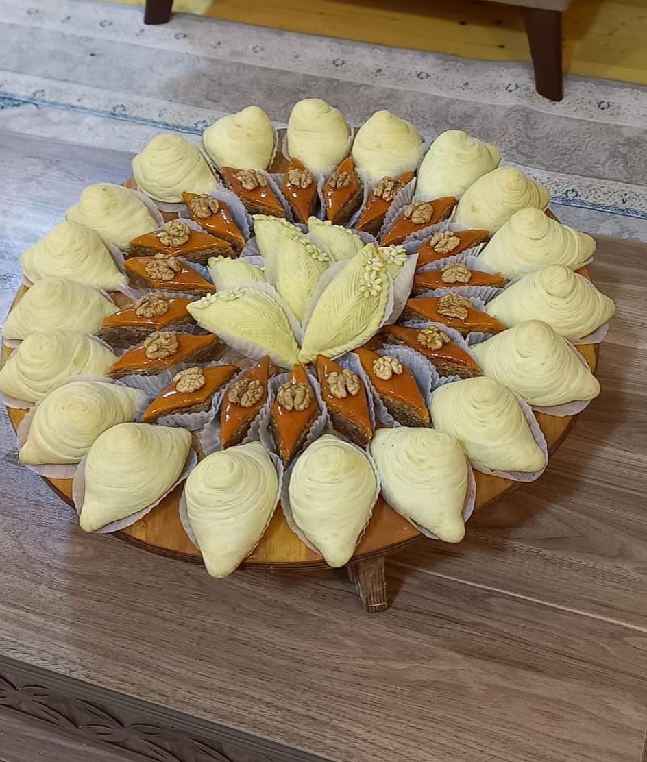 Badambura və Şaftalı Şirniyyatları