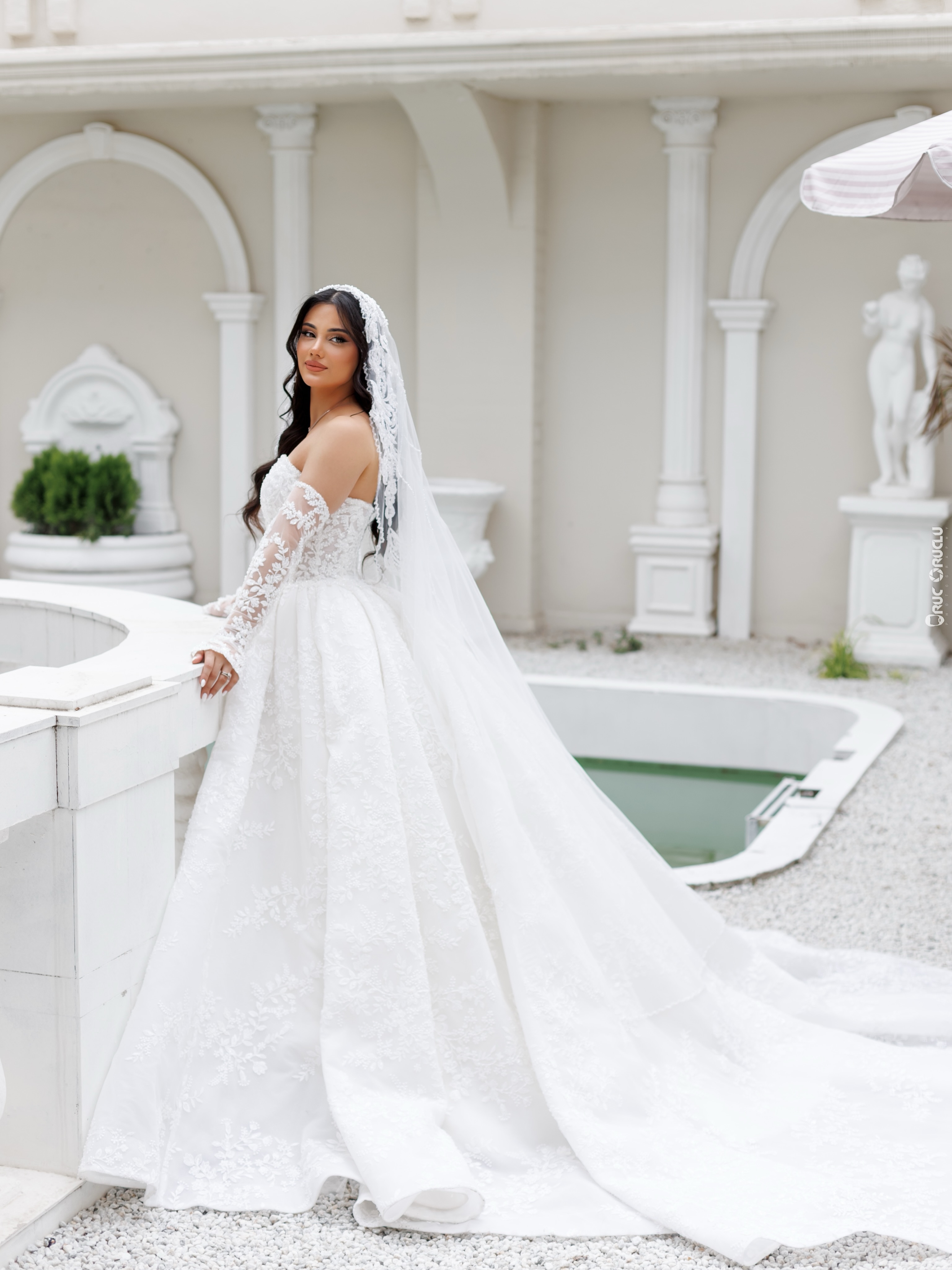 Klassik Balo və A-line Model Gəlinliklər