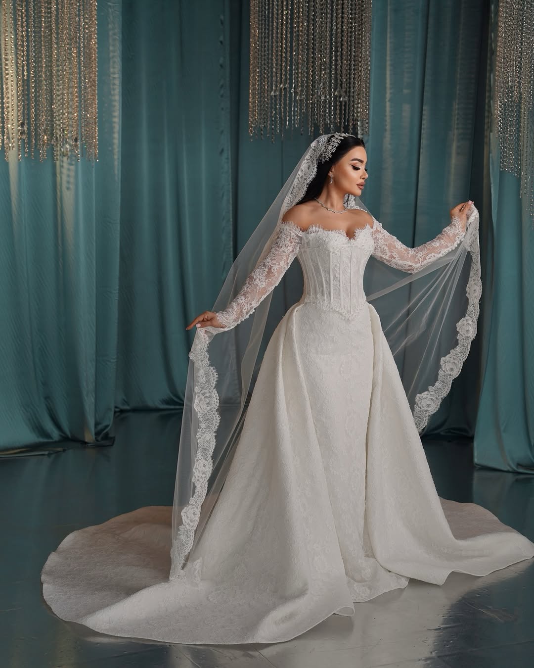 Zərif Balıq Model Gəlinliklər