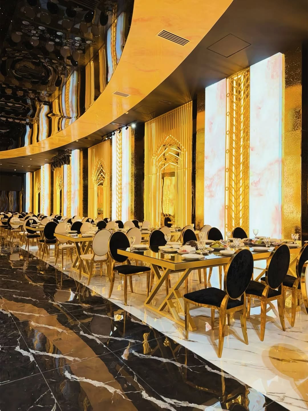 400 Nəfərlik Karvan Gold Hall Toy və Mərasim Zalı