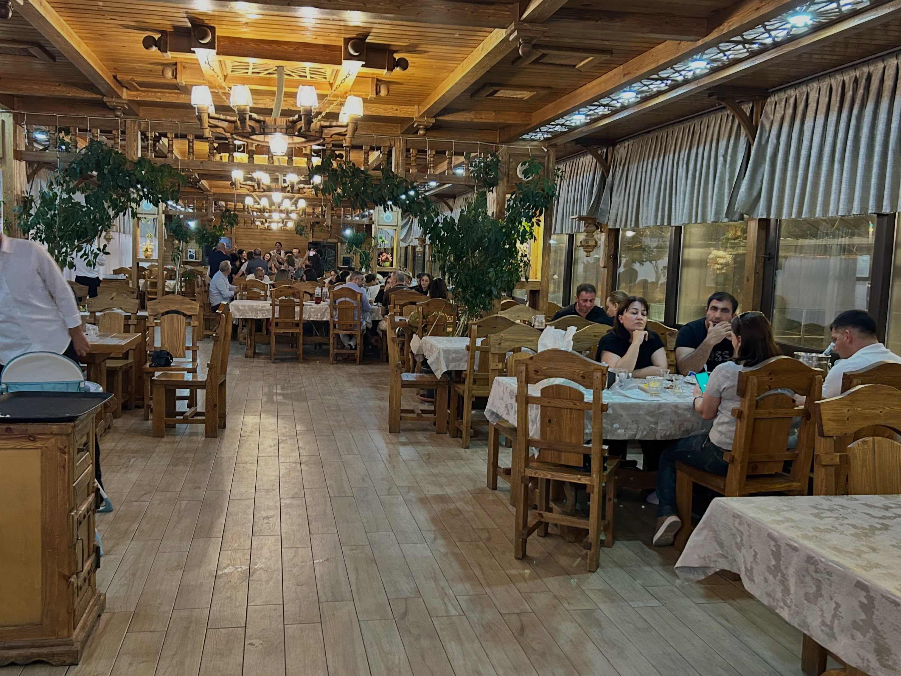 Ailəvi Ziyafətlər və Dəniz Mənzərəli Şam Yeməyi