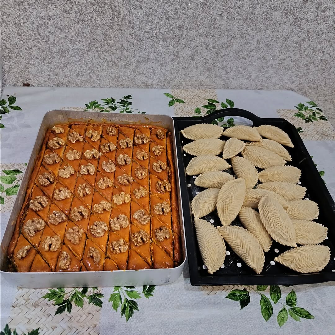 Milli Şirniyyatlar (Paxlava, Şəkərbura, Qoğal)