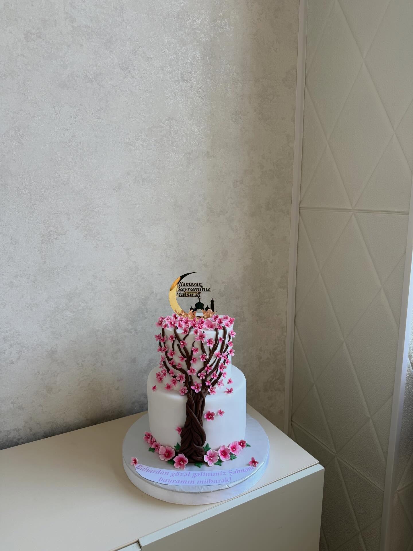Ad Günü və Yubiley Tortları