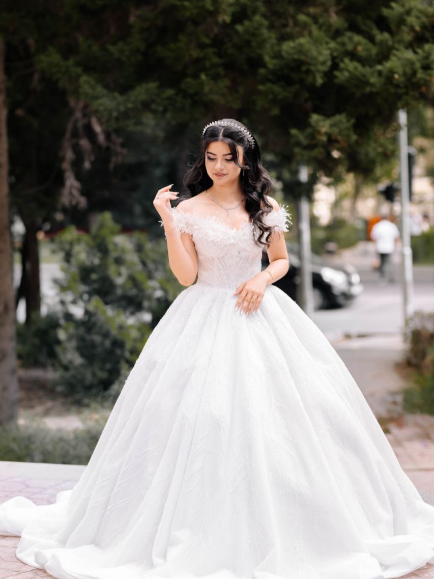 Qabarıq və Şahzadə Model Gəlinliklərin Kirayəsi