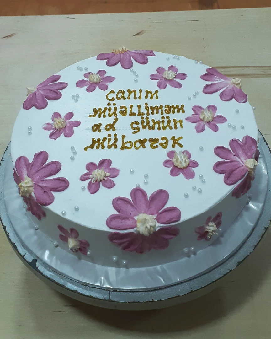 Xüsusi Dizayn və Fərdi Sifarişli Tortlar