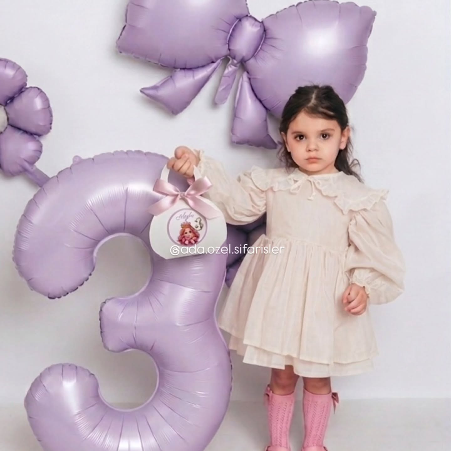 Ada özəl hədiyyəlik paketlər və bəzək qutuları