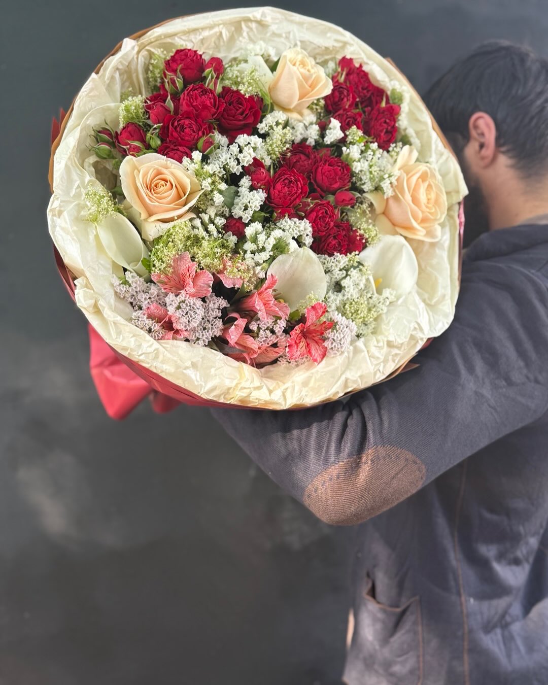 Gül Səbətləri və Kompozisiyalar
