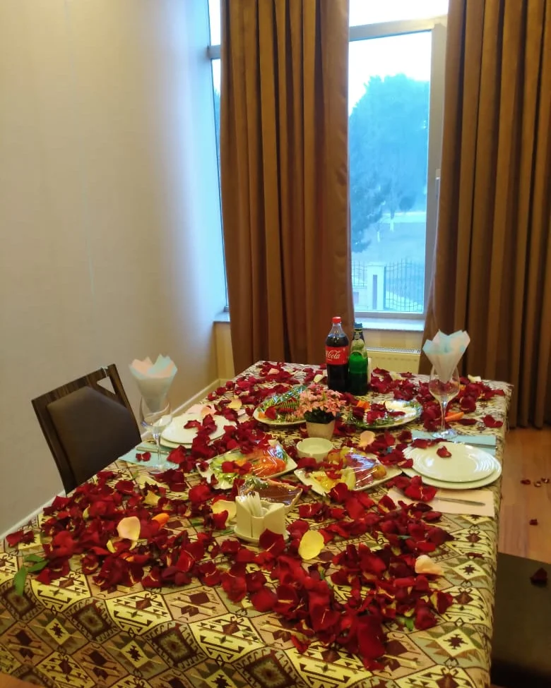 Ailəvi Restoran və Özəl Kabinetlər