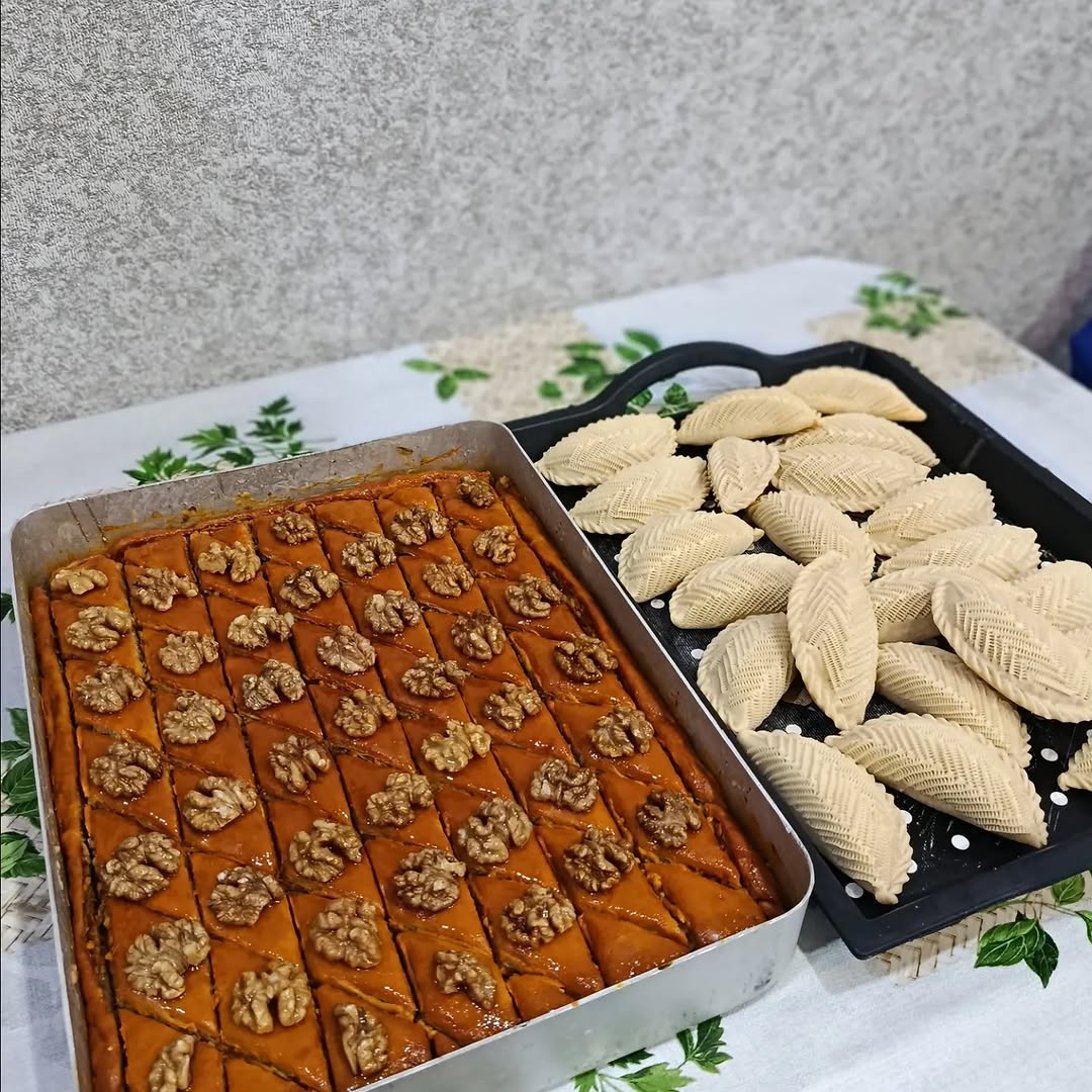 Milli Şirniyyatlar (Paxlava, Şəkərbura, Qoğal)