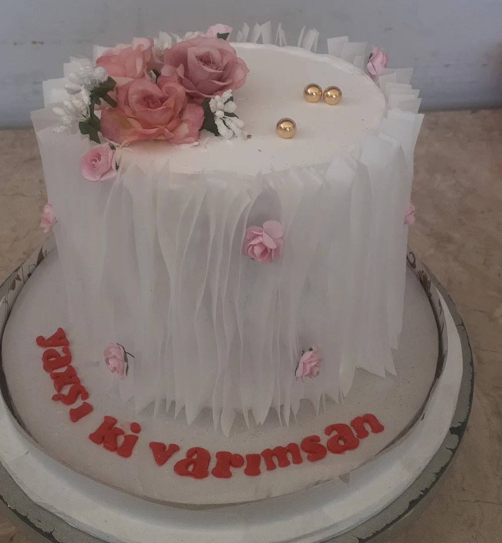 Xüsusi Dizayn və Fərdi Sifarişli Tortlar