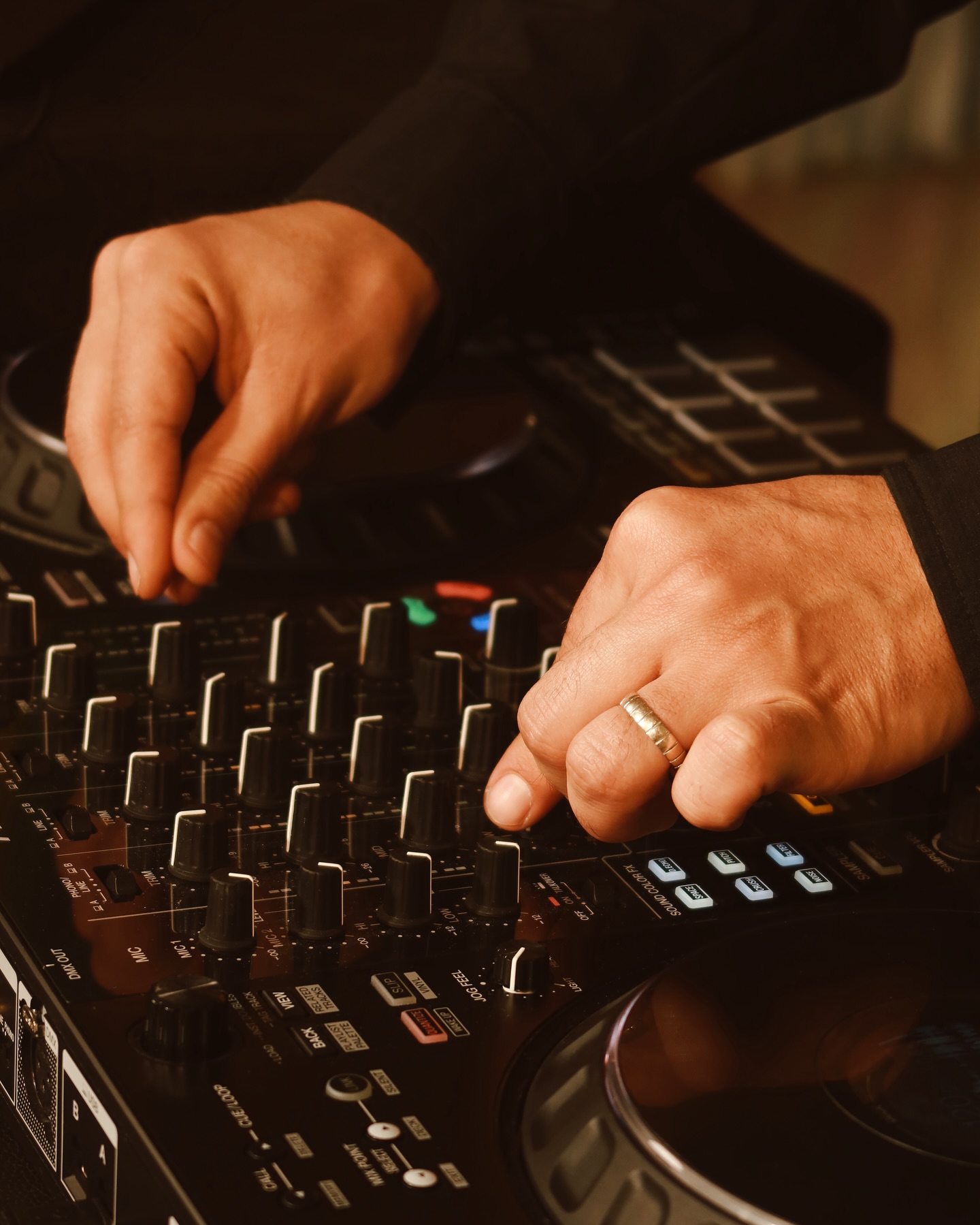 Toy və Nikah Məclisləri üçün DJ Xidməti