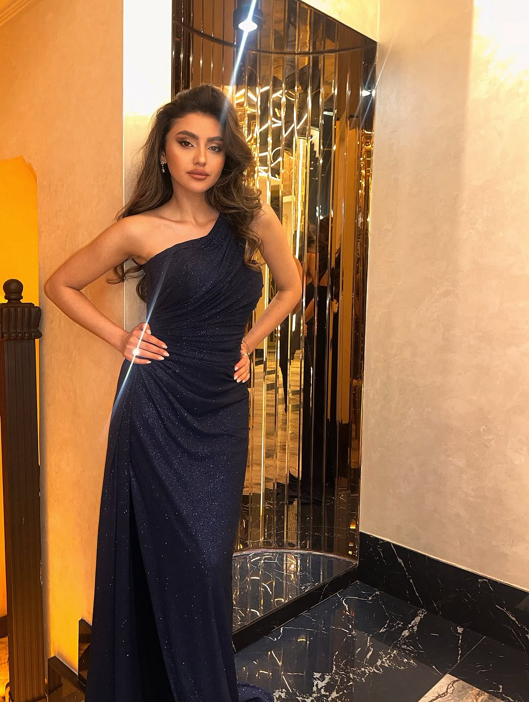 Fərdi Tikiliş və Couture Geyimlərin Sifarişi