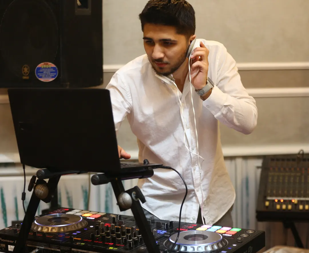 Gender Reveal və Xüsusi Ailə Şənlikləri üçün DJ Xidməti