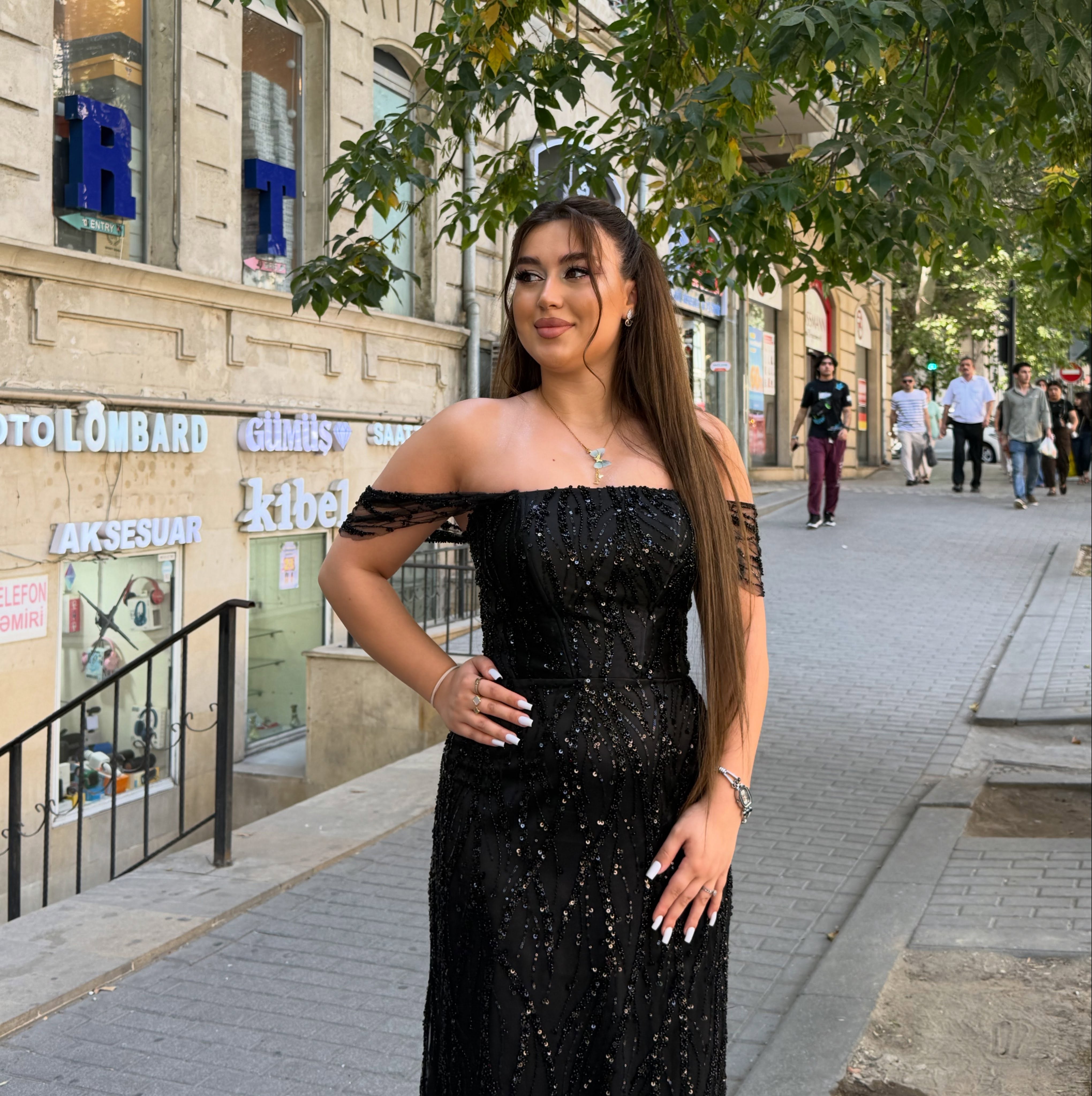 Ad Günü və Xüsusi Günlər Üçün Kirayə Ziyafət Geyimləri