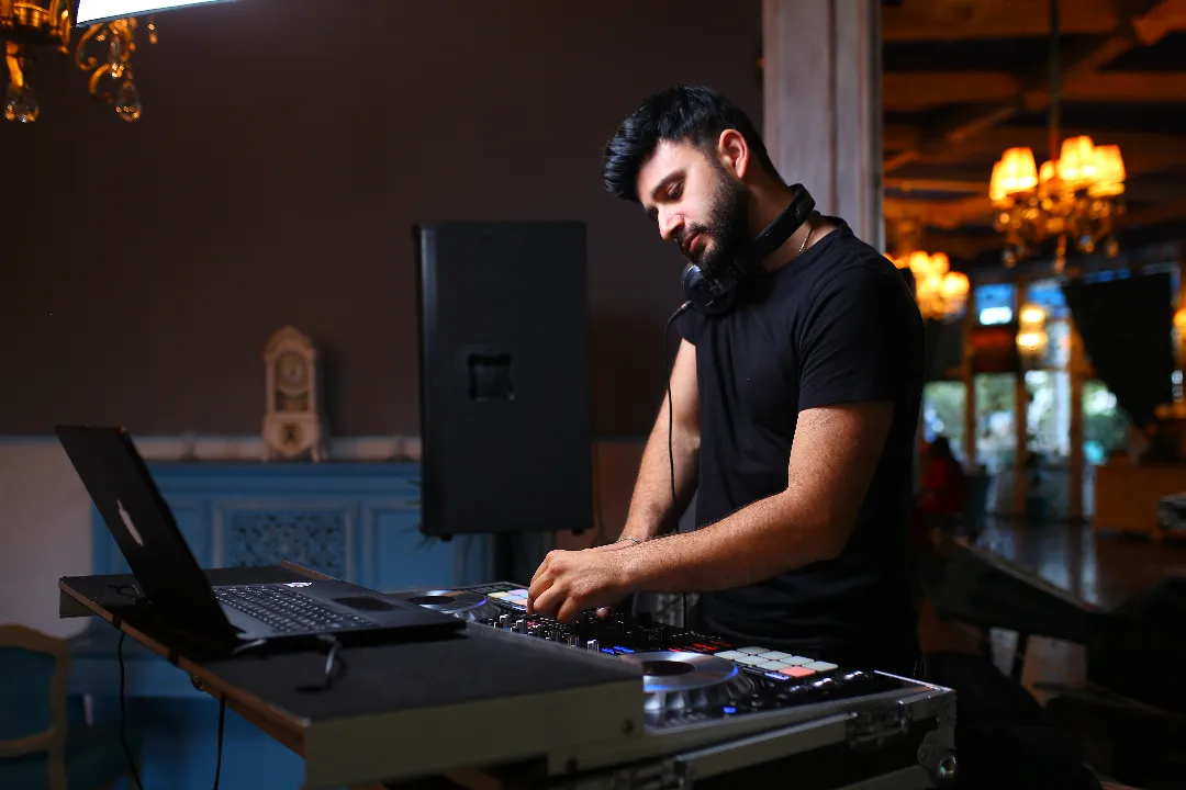 DJ Huseyn Official