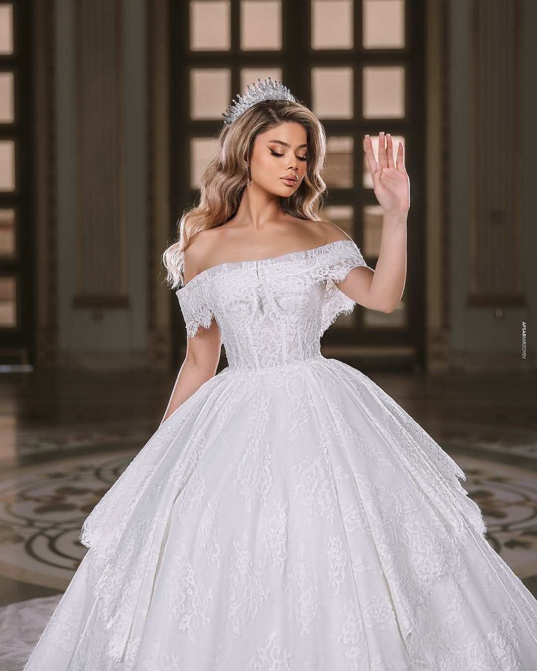 Klassik Balo və A-line Model Gəlinliklər