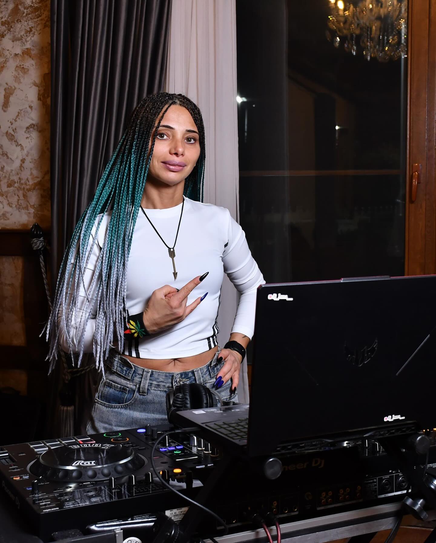 Korporativ Tədbirlər və Açılışlar üçün DJ Xidməti