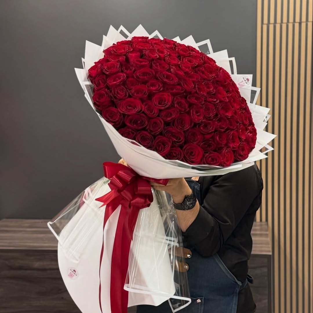 Kustavoy Qızılgül Buketləri