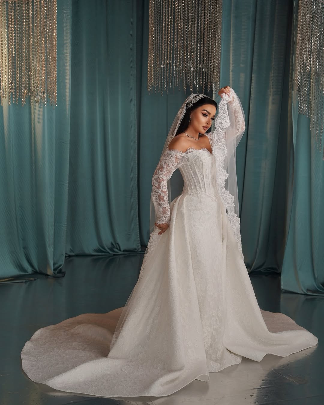Zərif Balıq Model Gəlinliklər