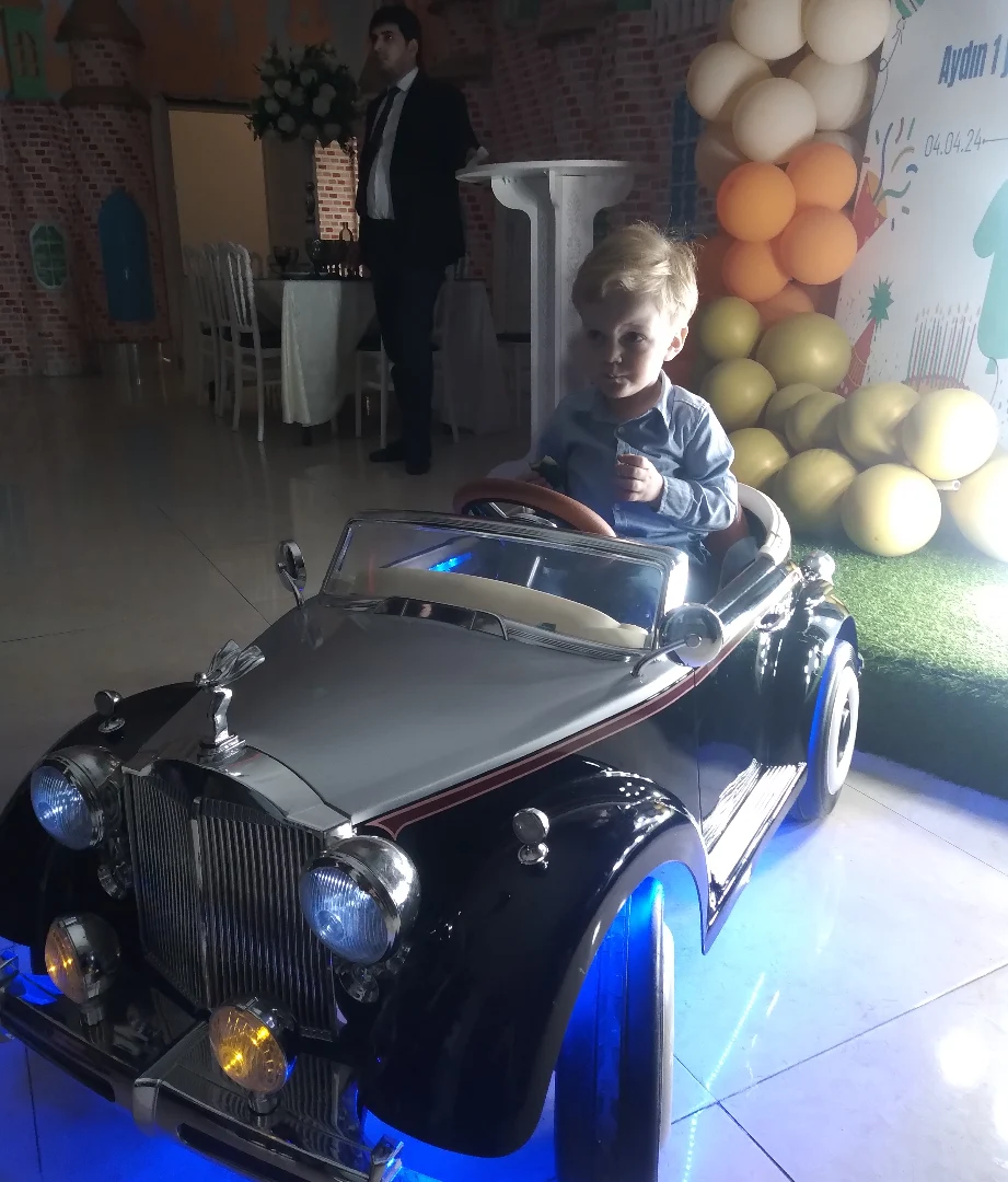 Fotosessiya və Xüsusi Günlər üçün Retro Maşınlar və At Karetası