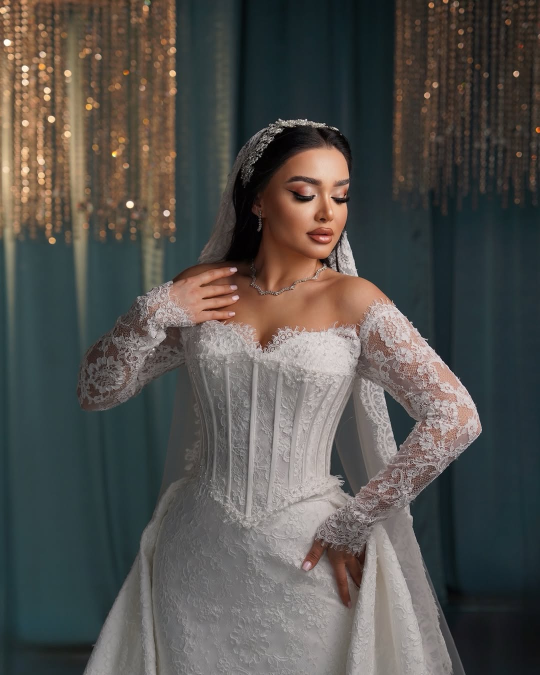 Zərif Balıq Model Gəlinliklər