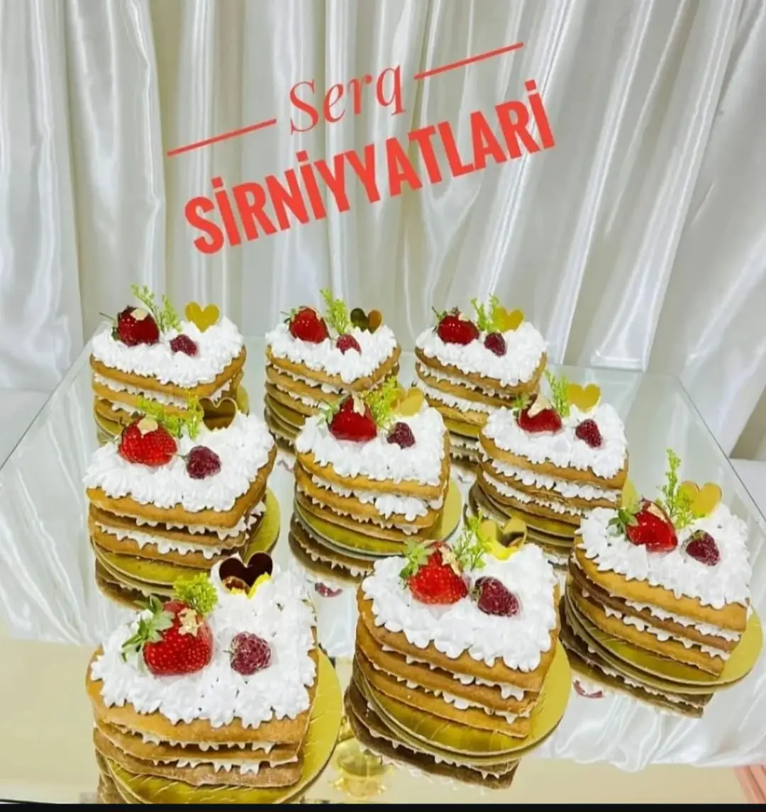 Xüsusi Dizaynlı Ad Günü Tortları