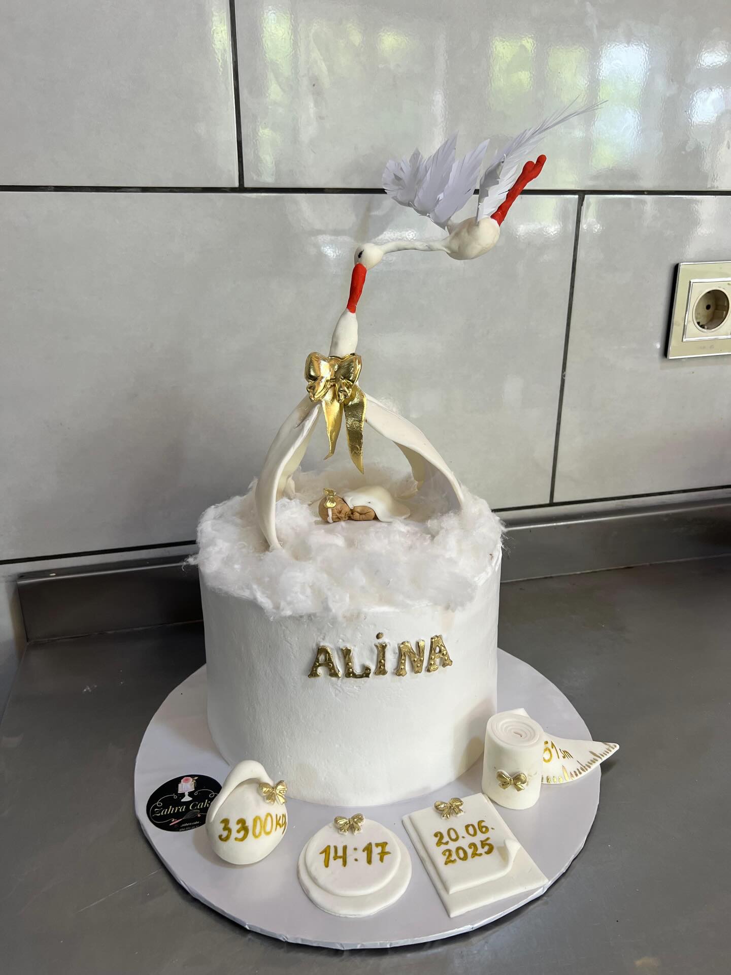 Uşaq və Xəstəxana Çıxışı Tortları