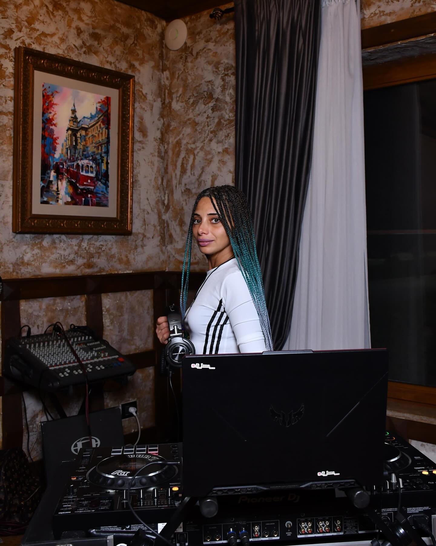 DJ LUNA