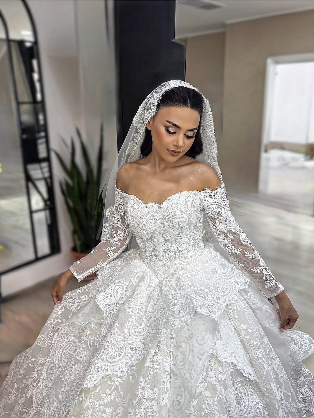 Qabarıq (Ball-Gown) Gəlinliklər